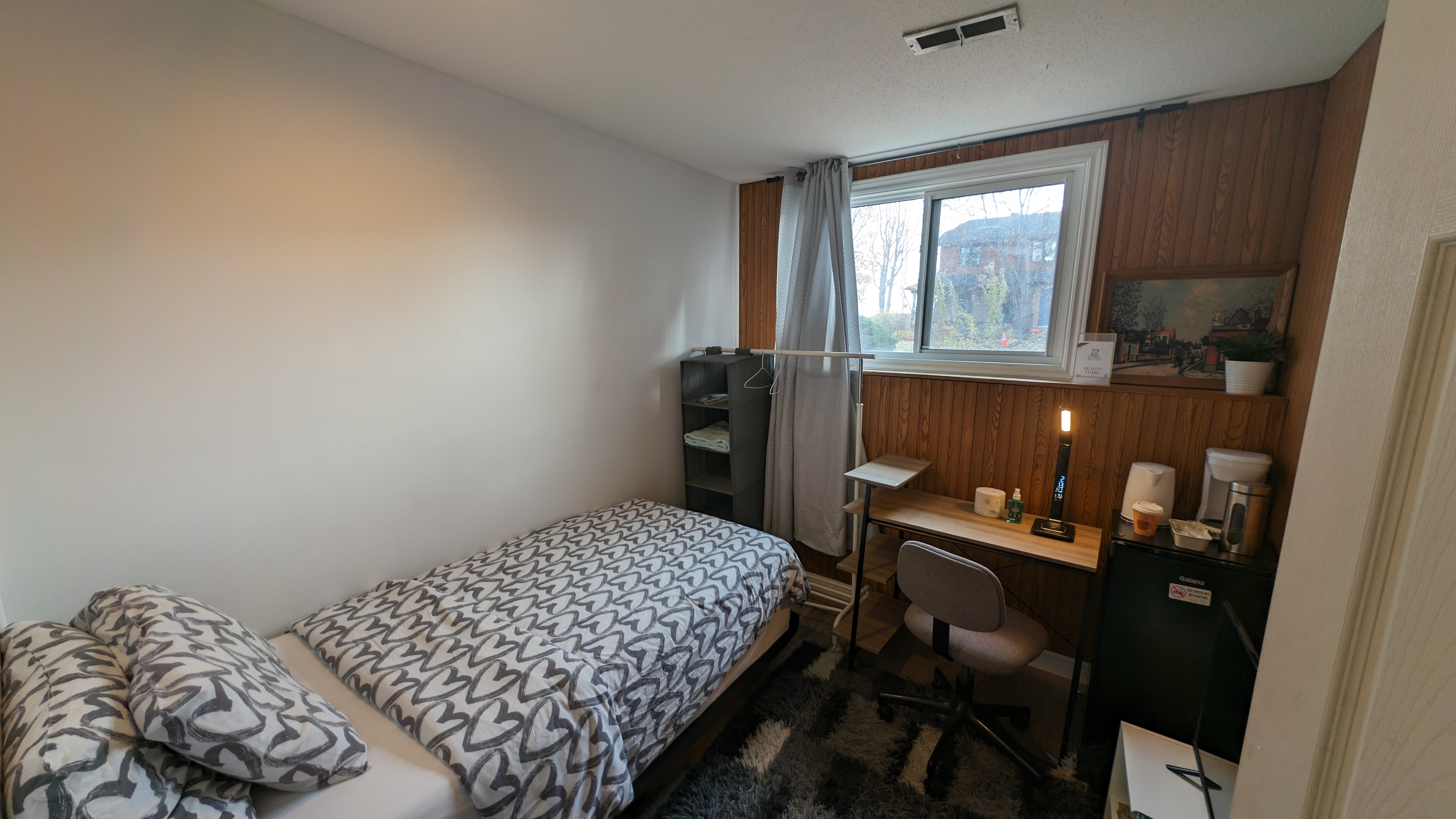 Colline - Room 7/Chambre 7 at Colline, furnished room in Aylmer, Gatineau