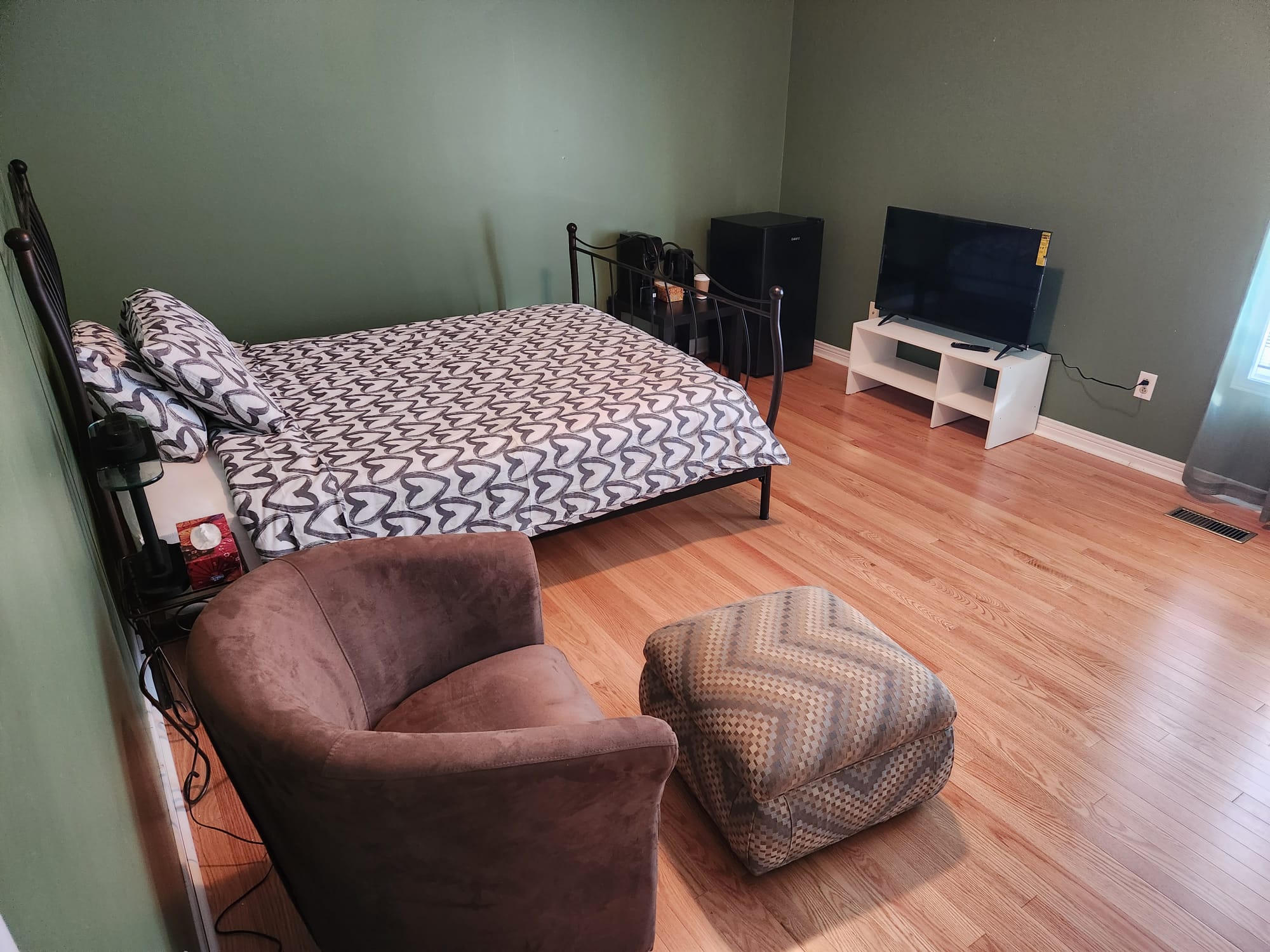 Amour - Room 1/Chambre 1 at Amour, furnished room in Aylmer, Gatineau