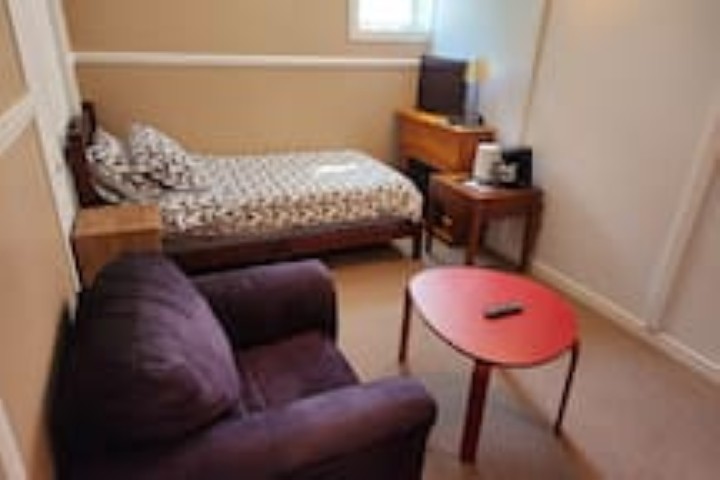 Amour - Room 7/Chambre 7 at Amour, furnished room in Aylmer, Gatineau