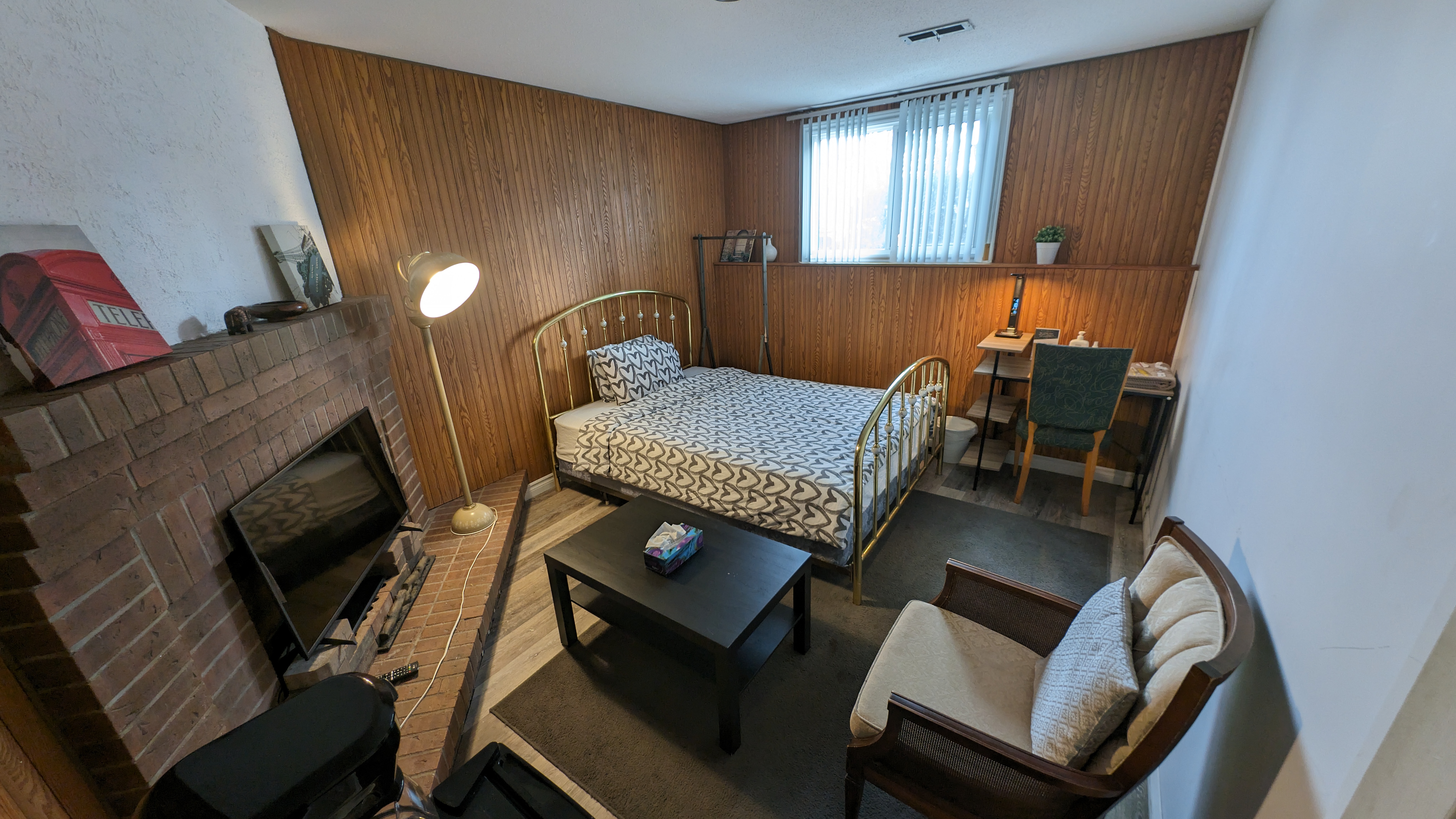 Colline - Room 9/Chambre 9 at Colline, furnished room in Aylmer, Gatineau