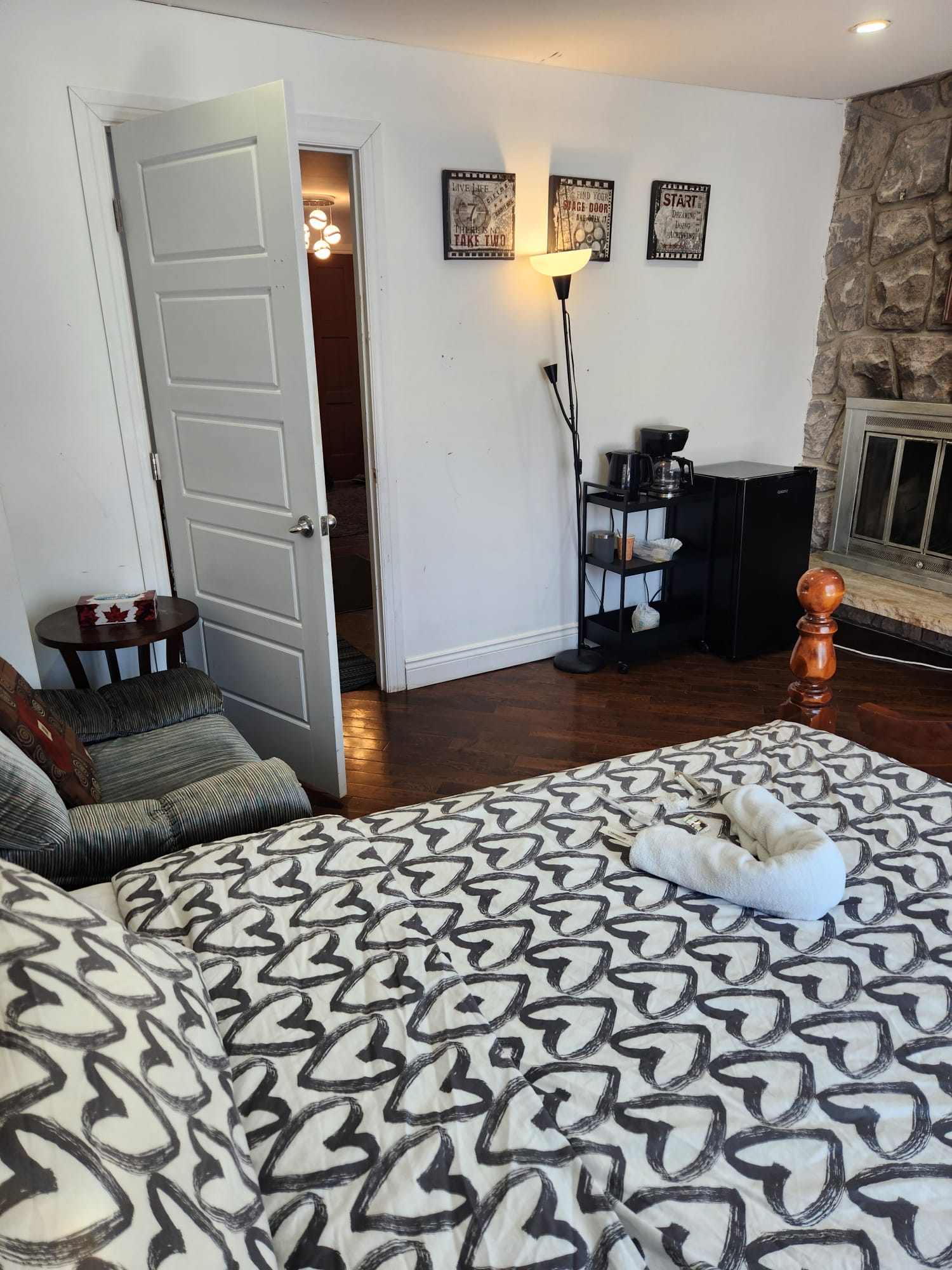Conrad - Room 5/Chambre 5 at Conrad, furnished room in Aylmer, Gatineau