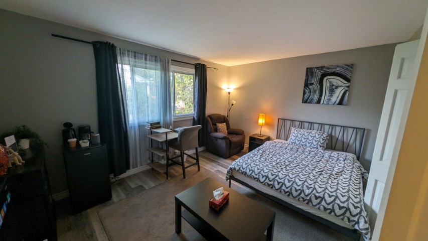 Colline - Room 3/Chambre 3 at Colline, furnished room in Aylmer, Gatineau
