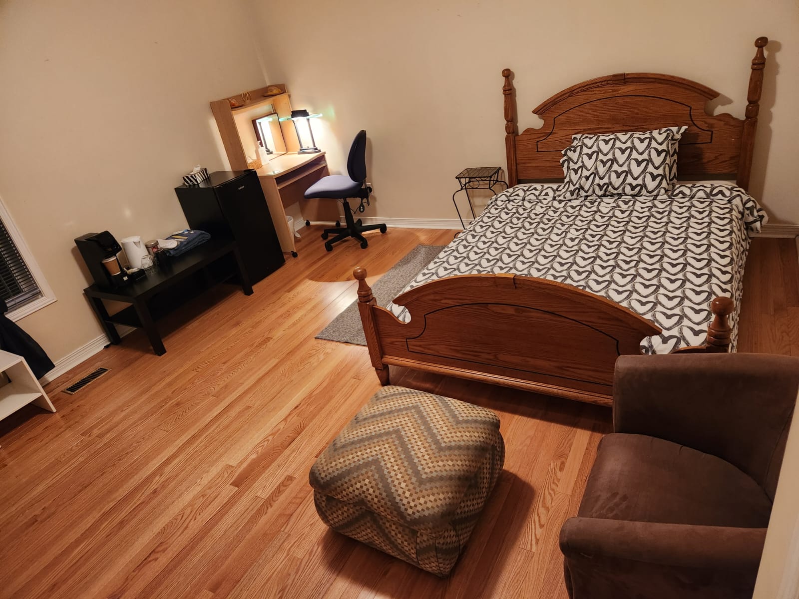 Amour - Room 2/Chambre 2 at Amour, furnished room in Aylmer, Gatineau